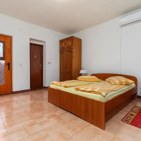 Apartment With Parking Space Brela, Makarska - 22678